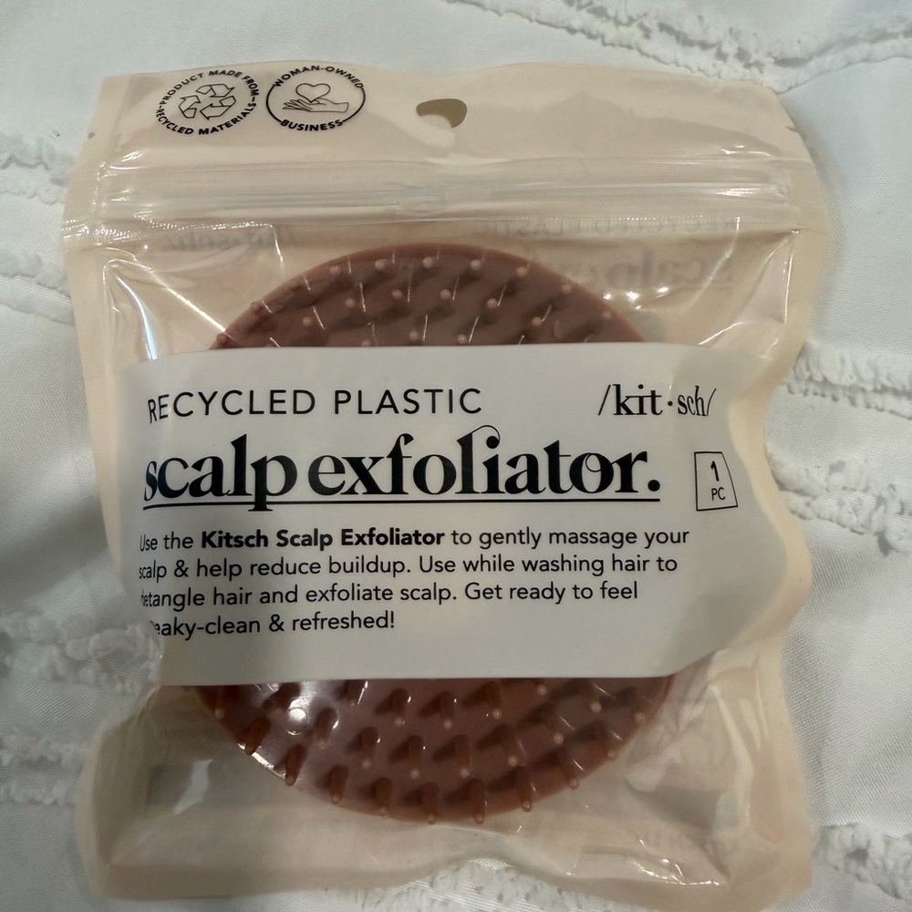Scalp Exfoliator, Lymphatic Face Brush and Lip Balm Set - Picture 4 of 5